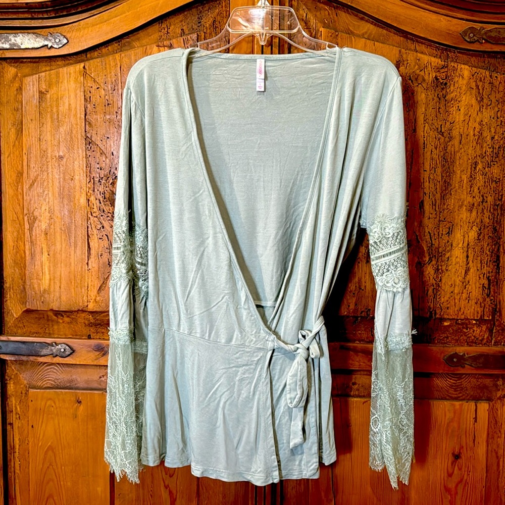 Long sleeve lace waist tie blouse